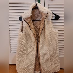 Woman's Vest Two(2) sides choose what side you like Brand: d&co.